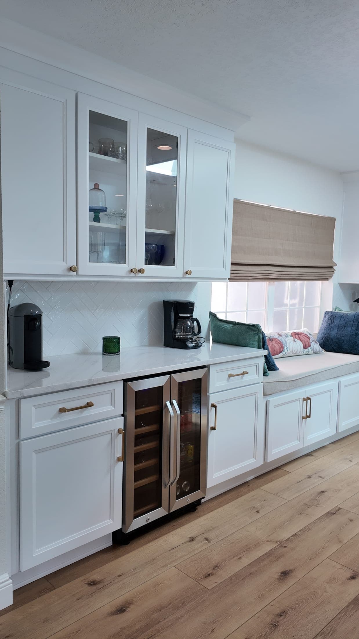 White Oak & White Kitchen — detail 3