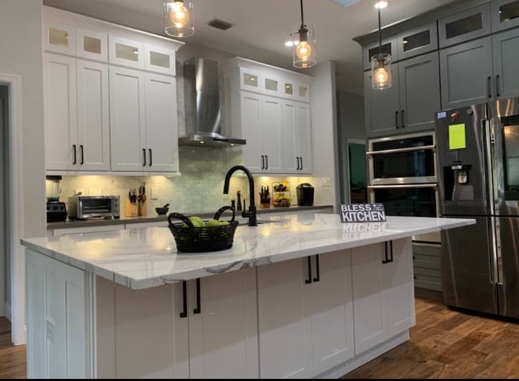 Da cozinha de carvalho ao shaker branco e cinza — Reforma de cozinhas in Orlando, FL