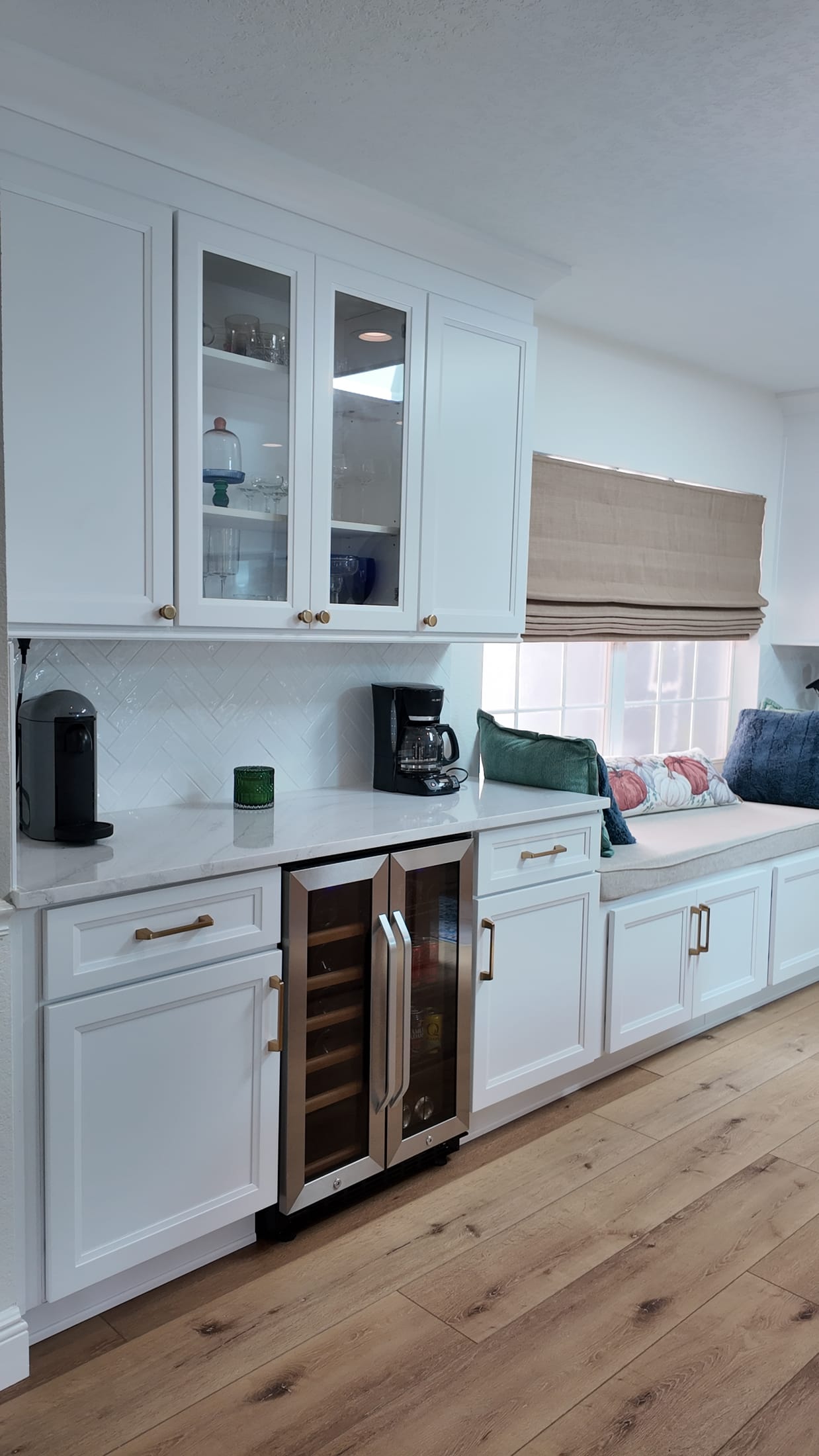 White Oak & White Kitchen — detail 3
