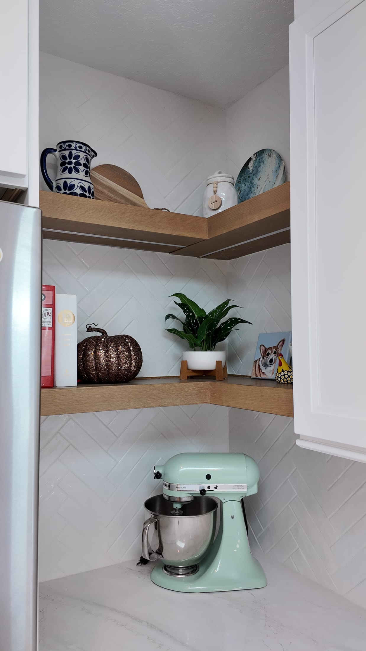 White Oak & White Kitchen — detail 4