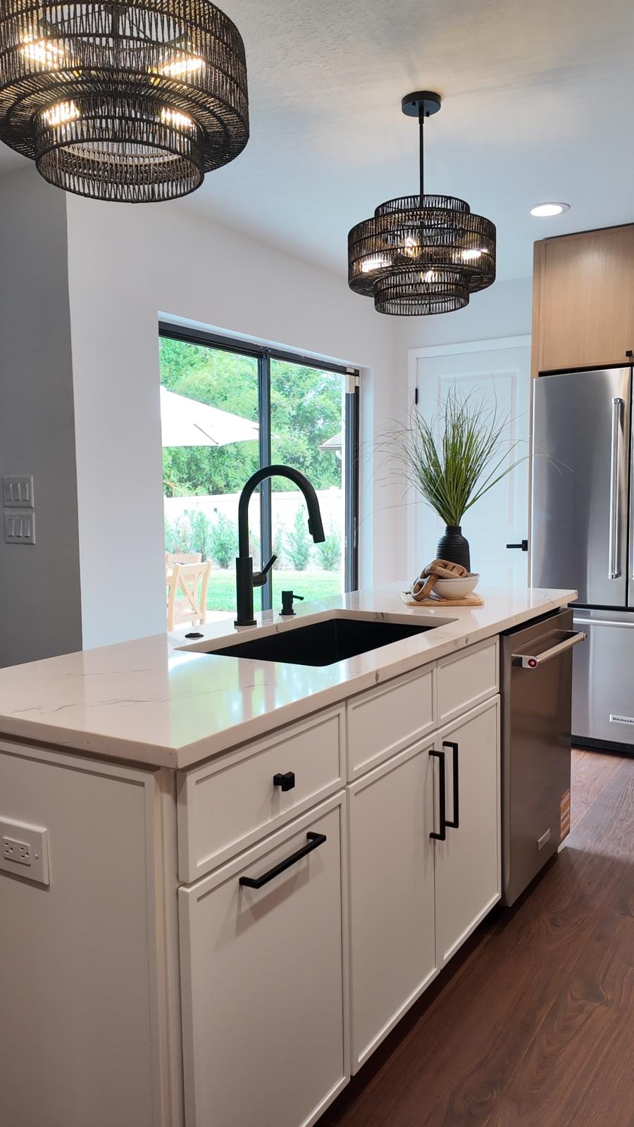 Rift Oak & Waterfall Quartz Kitchen — detail 5