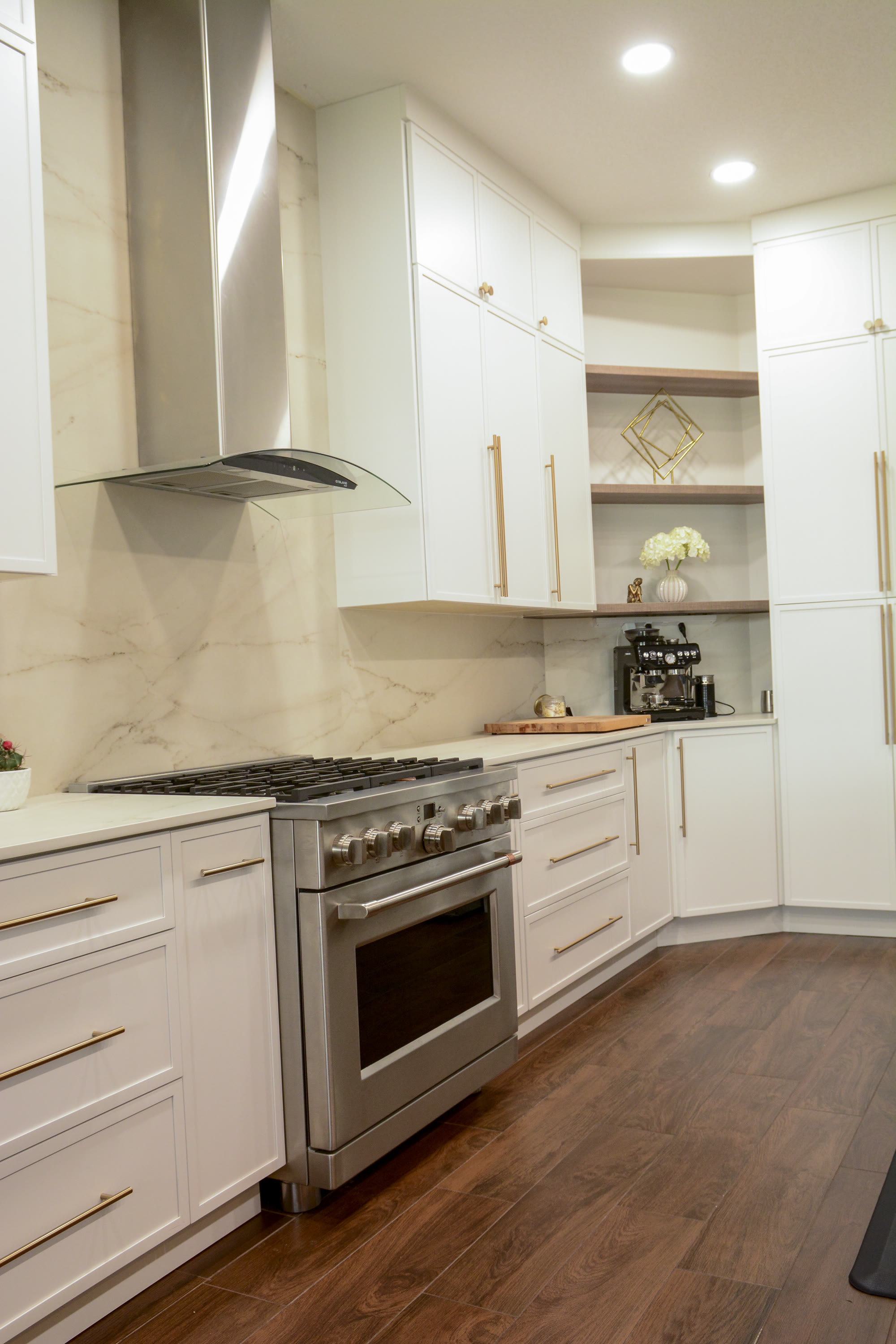 Cozinha com ilha waterfall — Reforma de cozinhas in Heathrow, FL (5)